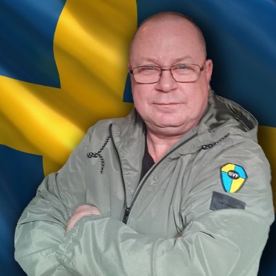 Man som gör helt vanliga saker Trivs i skogen, plocka bär & svamp Pappa, morfar, arbetargrabb & pensionär. https://t.co/oPrycb9HEz