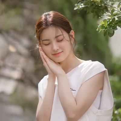 L0VESUM's profile picture. 