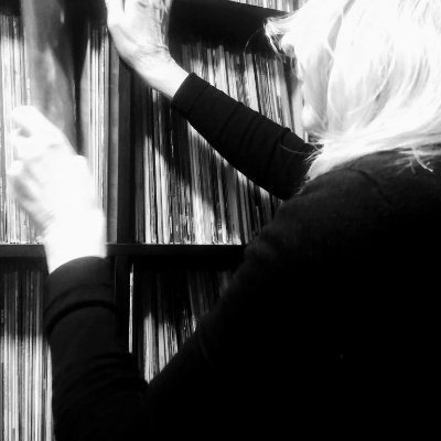 BibitteElectric's profile picture. Passionnée de musique alternative .Autres intérêts:la psychologie,la découverte de nouveaux lieux sous toutes ses formes ,la routine,la comtemplation des nuages