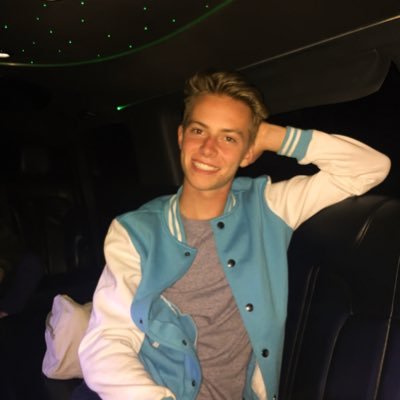 cancer_cuspy's profile picture. catch me at 35,000ft ✈️🥂