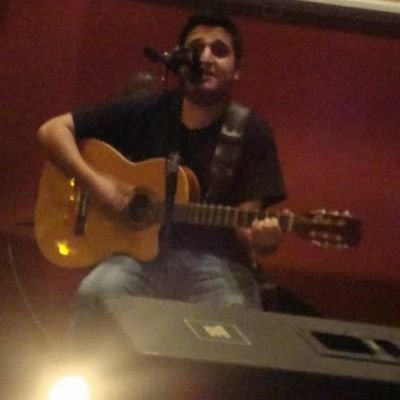 Músico aficionado, Financiero y deportista aunque no se note. Lojano desconocido pero amante de mi tierra.