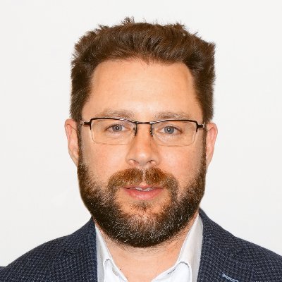 Animateur du podcast Drôles d’affaires | Conférencier pour #entreprises | Auteur de 3 livres, dont Au-delà des attentes | Directeur #communication et #marketing