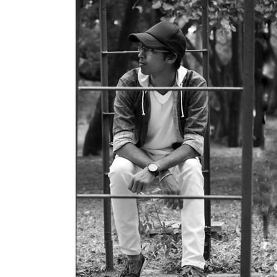 dineshraj28's profile picture. Ulagam Sutrum Valiban😇