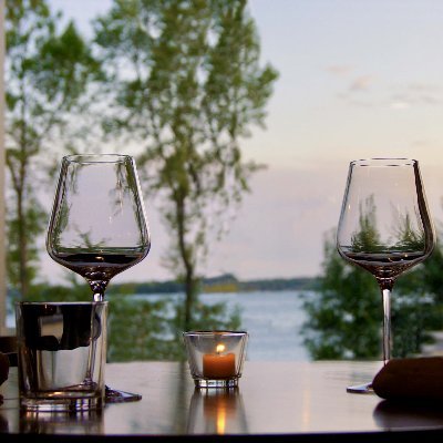 A small, chef-driven restaurant serving globally inspired, modern cuisine in a relaxed setting with views of Lake Minnetonka from every table.  5⭐Google rating