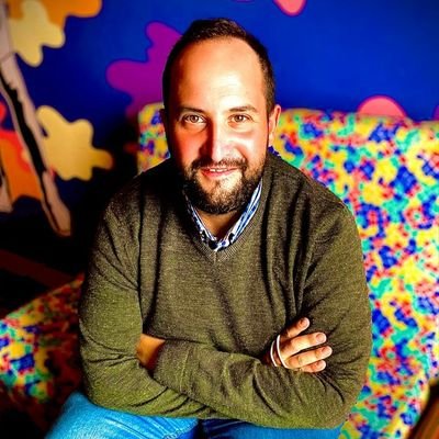 Periodista y lector voraz de periódicos.
Hoy es siempre todavía.
El que no tenga nada que hacer que no venga a hacerlo aquí.
