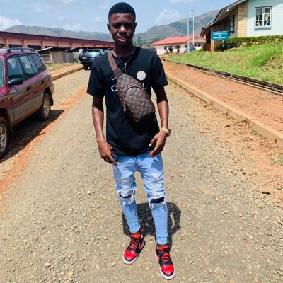 FavourdinhoX's profile picture. Very Simple Your Altitude Towards me Détermine My reaction Towards You ✌🏾237🇨🇲🇨🇲⚽️