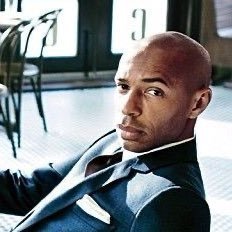 je ne suis pas Thierry Henry / ✉️ : contact@yassencore.fr