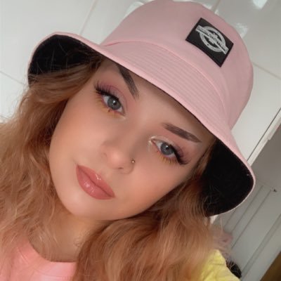 BeccaHartley5's profile picture. twenty🌷