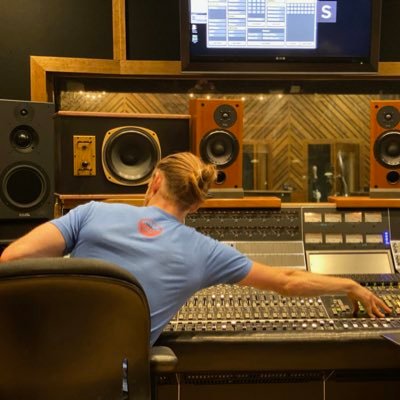 Audio Engineer & Label Manager / Co-founder @grindcitycoffee / coach @cfhitandrun / Resident of #bigmemphis, #gotigersgo, #defendmemphis, #evertonfc