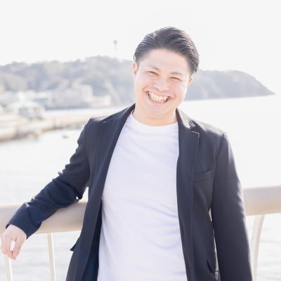 個人の力で生き抜く|営業→挫折→リベンジ!|6ヶ月間みっちり独学|初案件:2億超え企業のコーポレートサイトを受注→ウェブ制作で独立!|日々の気づきや有益な情報を発信|稀に見る甘党