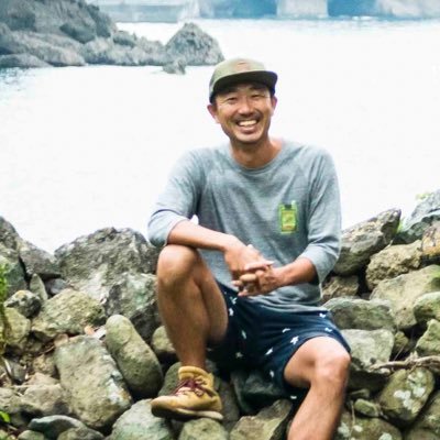 伊豆の辺境地を2年の歳月をかけ一人で開拓。 船でしかいけない1日1組のキャンプ場をルーツに全国の辺境廃墟にてアウトドア事業を展開中。 『何もないけど何でもある』をモットーに新しいワークスタイルのデザインにトライ!VILLAGE INC. 代表 唐津シーサイドキャンプ主宰 https://t.co/xmZl2xFVMr