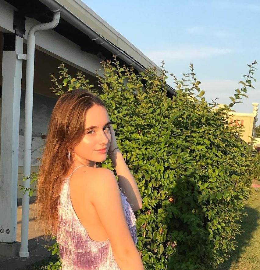 Eva93051's profile picture. 