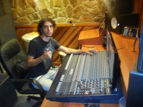 JulinhoAjjaf's profile picture. MUSICO DESDE OS 12 ANOS DE IDADE, ATUALMENTE RESIDE NO RIO DE JANEIRO, ATUA NA AREA DA MUSICA COMO BAIXISTA E PRODUTOR MUSICAL, DESDE 1999.