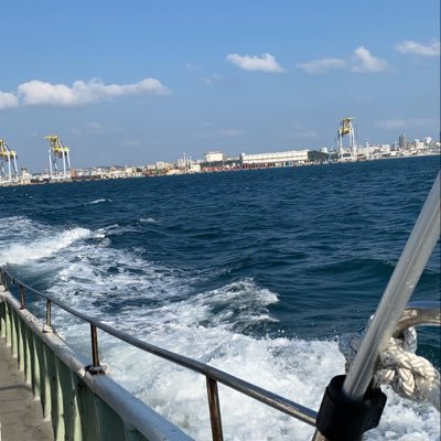 沖縄県🌺 主に打ち込み釣りをしてます‼︎ 愛しすぎて常に釣りのことしか考えていない廃人です。無言フォロー失礼します🙇‍♂️ フォローしてもらえるととても嬉しいです😂 #タマン #GT #打ち込み釣り