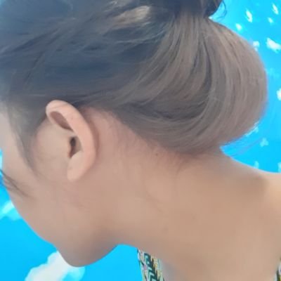 verahalan's profile picture. full time ibu rumah tangga yang -kata nya- Tidak Bekerja.
nyuci, nyapu, nyetrika sama momong bocah. itu mah cuma iseng doang...