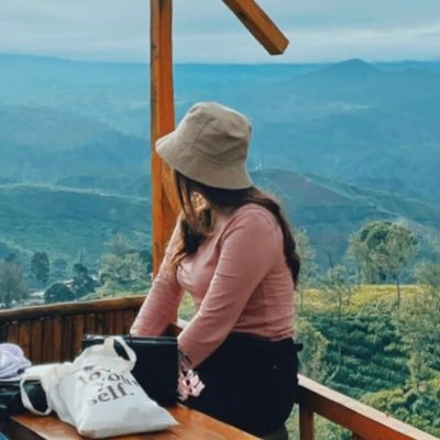 desafajrnl's profile picture. Makeup and Skincare enthusiast | Sharing about my experience