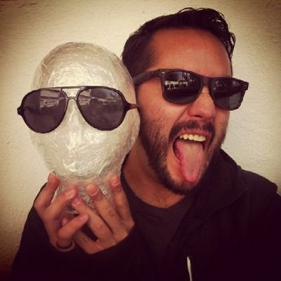 Soy un creativo, ingeniero y diseñador en busca de ideas y demostrar las mias