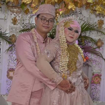 nurani_mutia's profile picture. 🤵👰 02.02.20 
Istrinya Aji 🥰💍