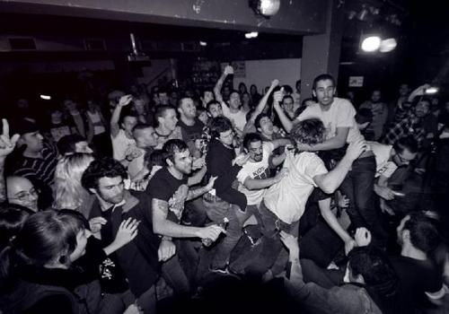 notontour's profile picture. We're Not On Tour
You'll like us, that's for sure
You got no other band to listen to!