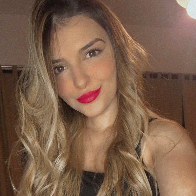 Lic. en Comercialización 2/8📈 Manicurista @gianmicute Bailarina estilos femeninos💃🏻