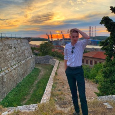 Mooooovs's profile picture. hi