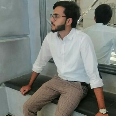 یہ علم کا سودا یہ رسالے یہ کتابیں
اک شخص کی یادوں کو بھلانے کے لیے ہیں