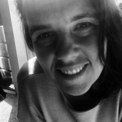 susanmaakt's profile picture. Moeder | Theatermaker / Regisseur / Schrijver | Speelt en zingt zelf ook graag | 23-29-30 juni ‘24 “Eerst geloven dan zien” | Kaarten: https://t.co/N9M75PYLHQ