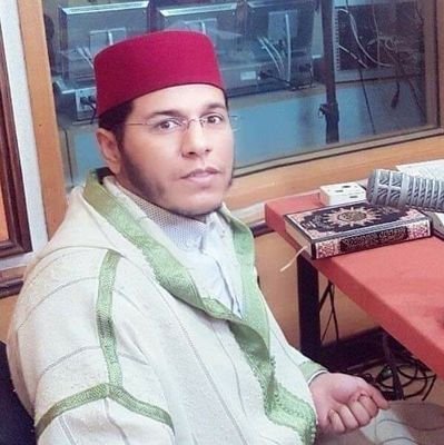 القارئ والمنشد أكرم البوعزاوي خريج دار القرآن عبد الحميد حساين وحاصل على جائزة الحسن الثاني وقارئ بإذاعة محمد السادس وصاحب الفرقة البهية للمدح المصطفى