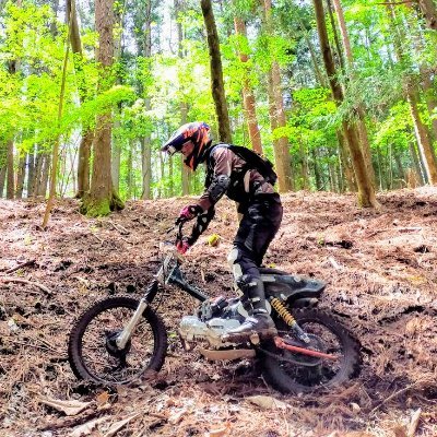 林道散策からトライアルバイクに興味を持つが高くて買えないのでスーパーカブをそれっぽく改造してお茶を濁していたが結局買ってみた