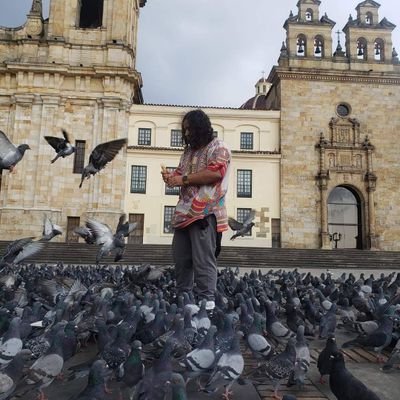 Joven Colombiano cansado de tanto sufrimiento de un país hermoso