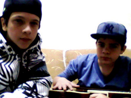 Vocal e violonista @renanwillian_ Segunda voz e violonista @VitorOliveira__