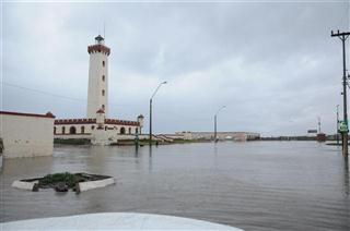 CRUZADO EN LAS BNAS Y EN LAS MALAS ... OBRERO DE LA CONSTRUCCION....CUICO NI CAGANDO......!!!  VAMOS CDLS ...!!!
