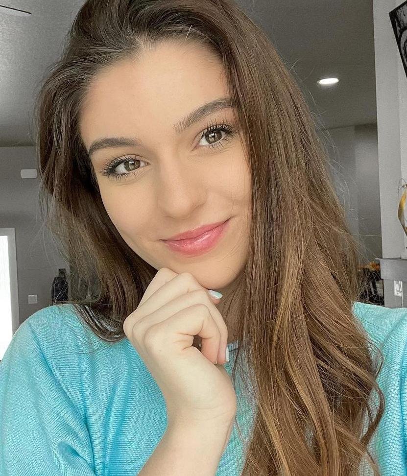 Julia33614's profile picture. 