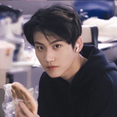 L3sM6zBjH309ZJS's profile picture. For ZhouKeyu