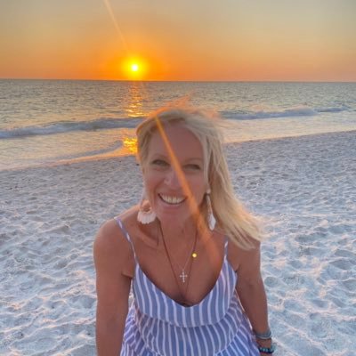MarileeTolen's profile picture. Natural Health 🌱Advocate / Holistic Nurse Functional Medicine Coach / Essential Oil Passionista (Young Living 💎/ Sunset Chaser ☀️/ Speaker / Trainer
