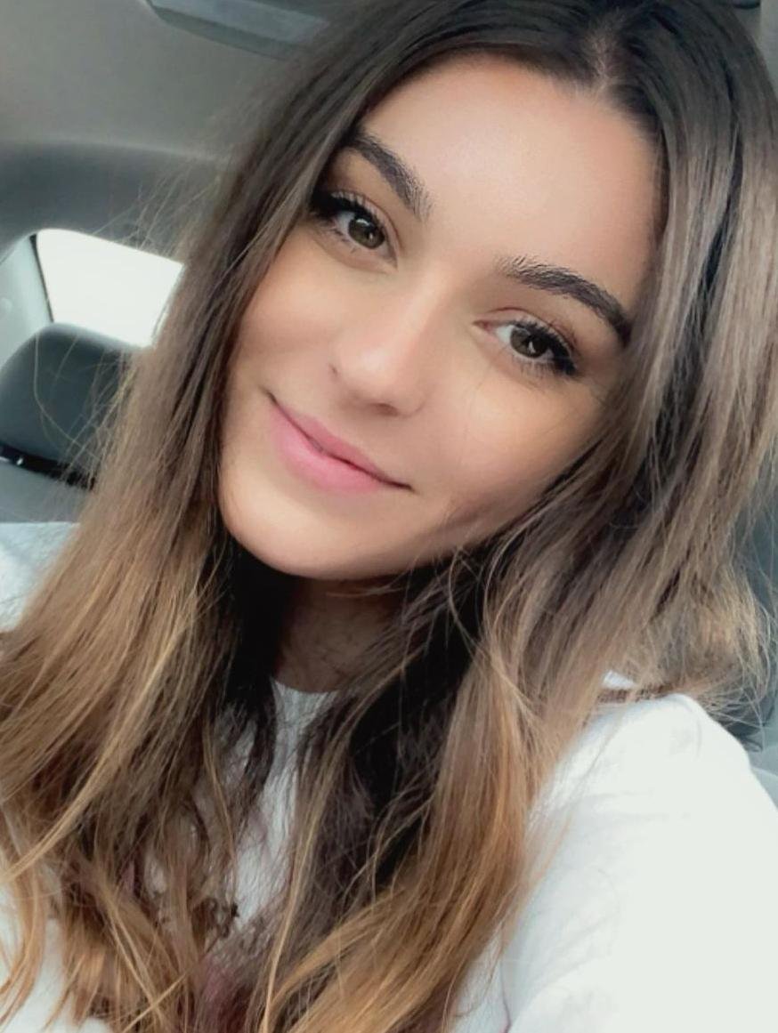 Amelia75831's profile picture. 