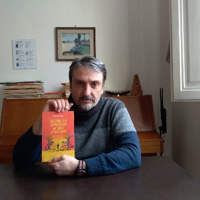 Lorenzo Pagni è uno scrittore nato a Firenze nel 1967. Insegna italiano L2 ai ragazzi stranieri inseriti nelle scuole del sudest fiorentino