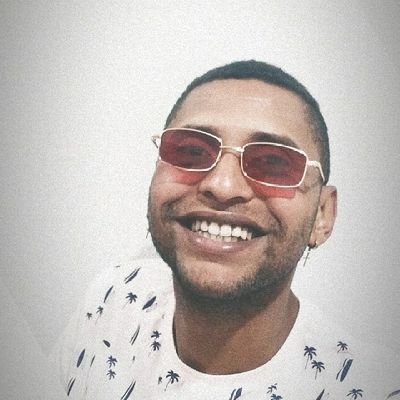 Meus sorriso não significa felicidade,minhas lágrimas não significa tristeza, mais Deus sera minha fortaleza!