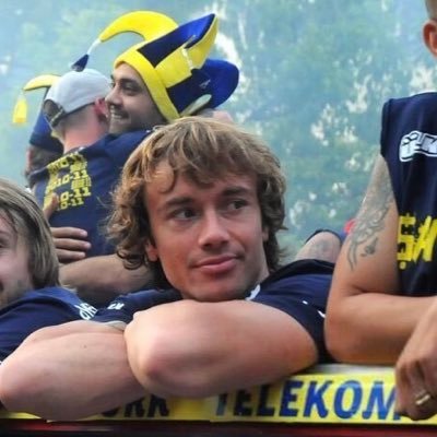 LuganoTota's profile picture. Öyle bir sevgi ki, tarif edilmez, FENER’li olmayan kimse bilemez🇺🇦🇺🇦🇺🇦