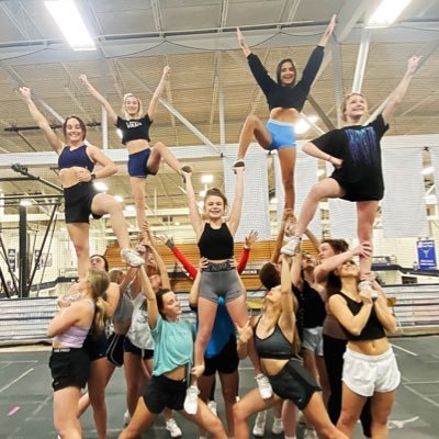 We are the ACHS Varsity cheer squad. “Hookem”MAVS 🤘🏼  https://t.co/OpdOg0QCZt