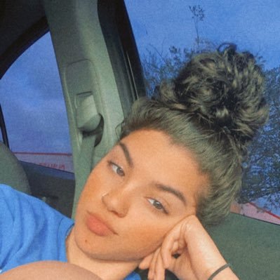 Adrianna98__'s profile picture. unbothered, humble & lowkey.