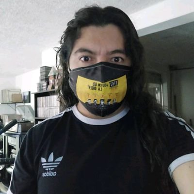 Hincha fiel de MILLONARIOS, rockero de corazón, amante del periodismo, la política, de los perros callejeros, la literatura y de la bateria!!!