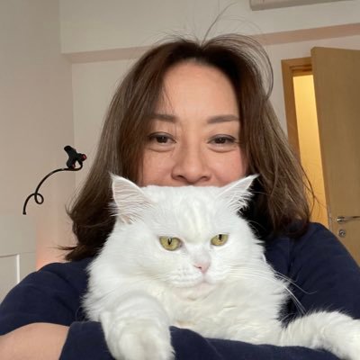 I call many places home-Japan,Hong Kong, USA,Macau / Hotelier who loves cats, ocean, movie, travelling, scuba diving, fine dining, luxury hotels, dance, music!