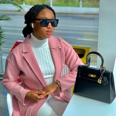 morenne12's profile picture. Tall