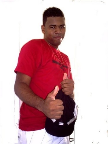 UM CARA COM 23 ANOS SIMPLES HUMILDE,,,QUER AMAR TOCA...