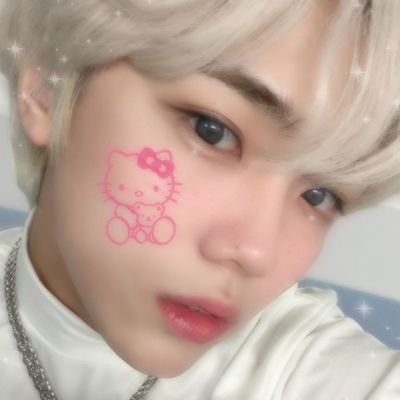 gravimin's profile picture. ✨mi mamá me dio la vida pero cravity las ganas de vivirla✨🌹💜