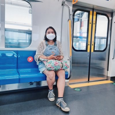 nadhiers's profile picture. Minority of Blackthings and Love CloudSky & Sea |👩🏻‍⚕️Clinical Psychologist |🎙Sing w/ mood |🗣Alto-Choir of @animaetvoce |🎒CEO of @jejawalk traveltrip