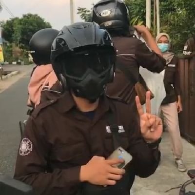 adhkhfzh's profile picture. Trying to be a better person everyday