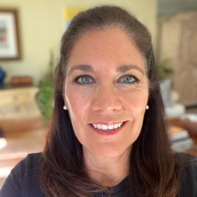 Suzette Valle