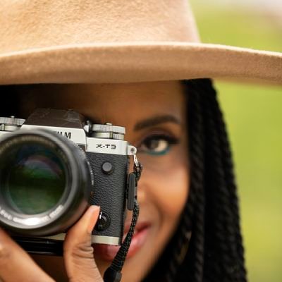 Portrait Photographer.... I shoot faces... Headshots, Lifestyle & Beauty portraits. Born & raised in Baltimore.  Residing in Atlanta. #BlackWomenPhotographers